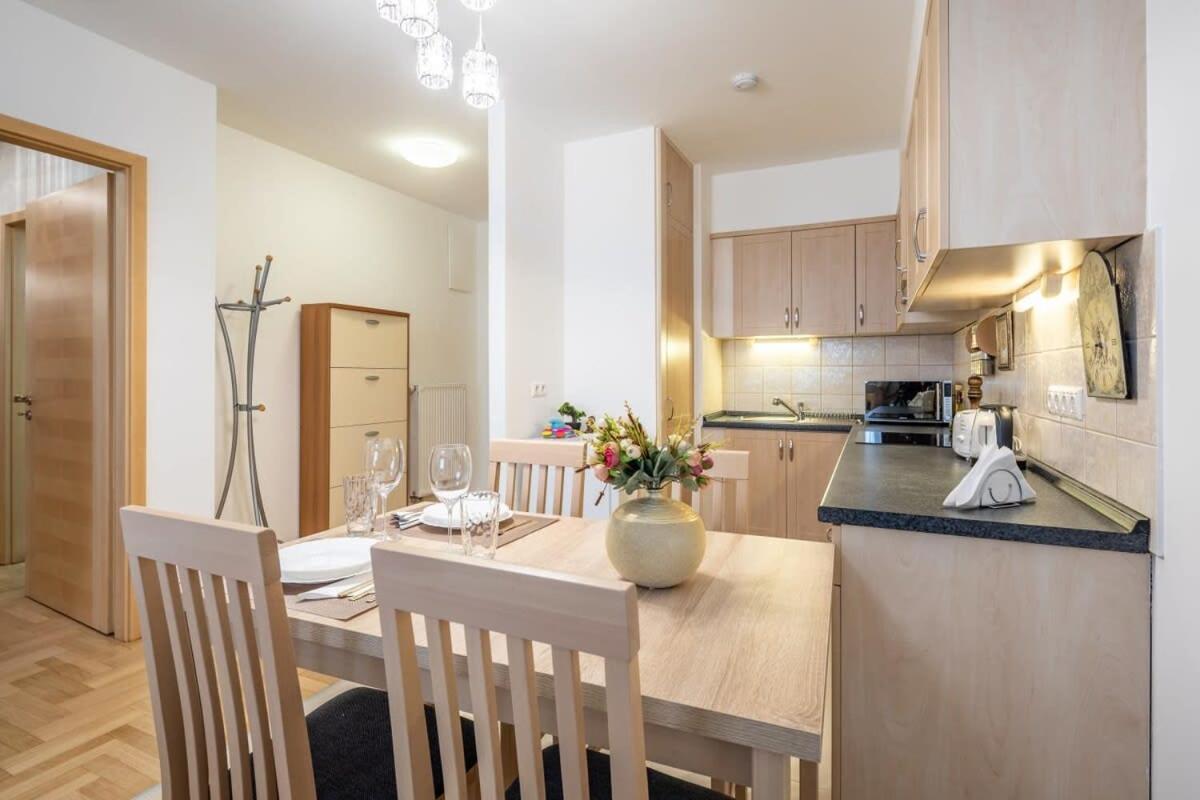 בודפשט Homey Apartment With Ac And Balcony מראה חיצוני תמונה