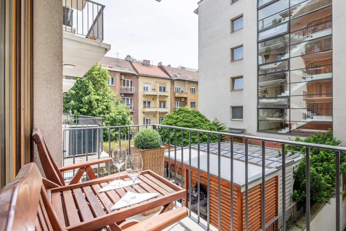 בודפשט Homey Apartment With Ac And Balcony מראה חיצוני תמונה